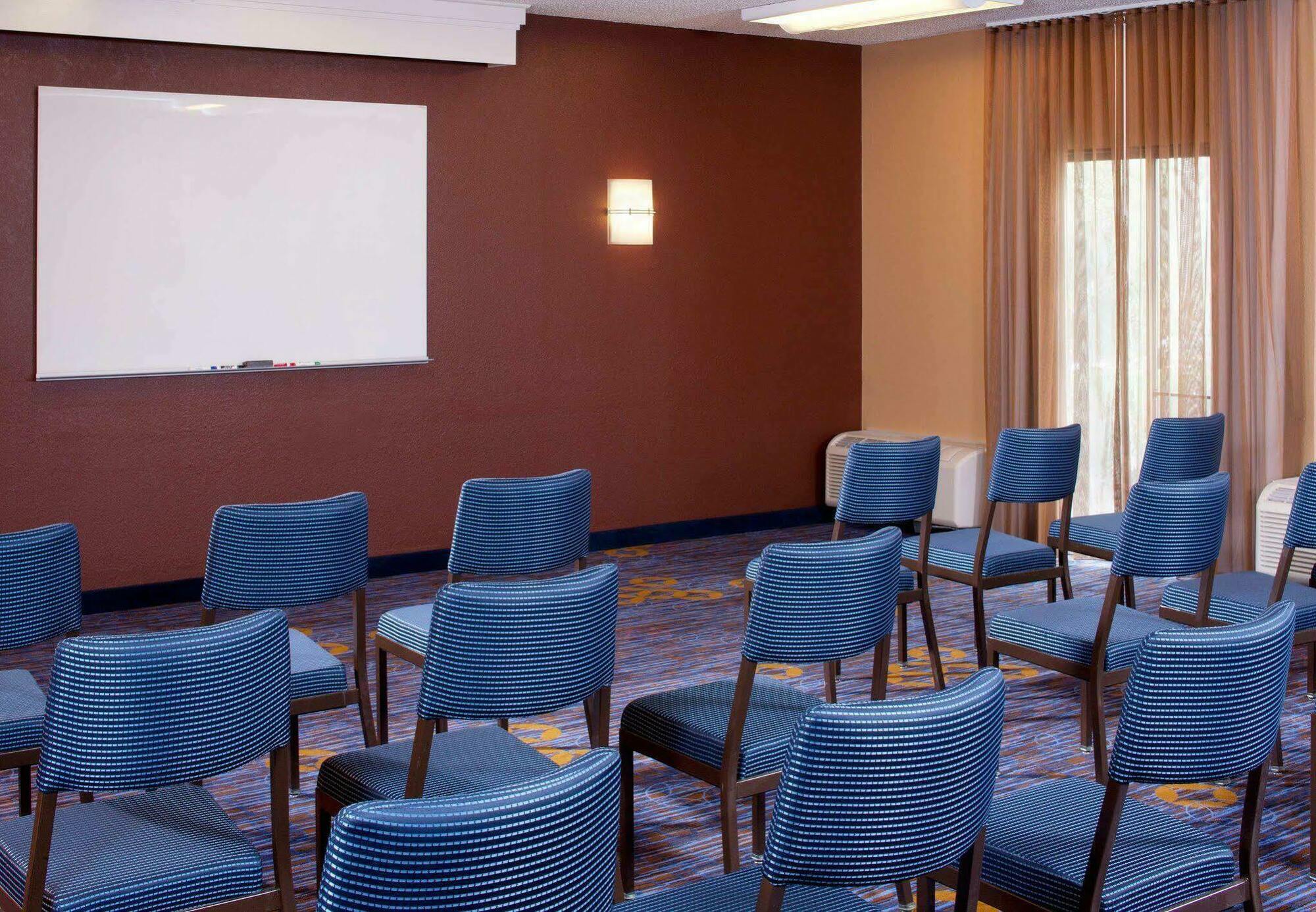 Courtyard By Marriott Jacksonville At The Mayo Clinic Campus/Beaches Екстер'єр фото